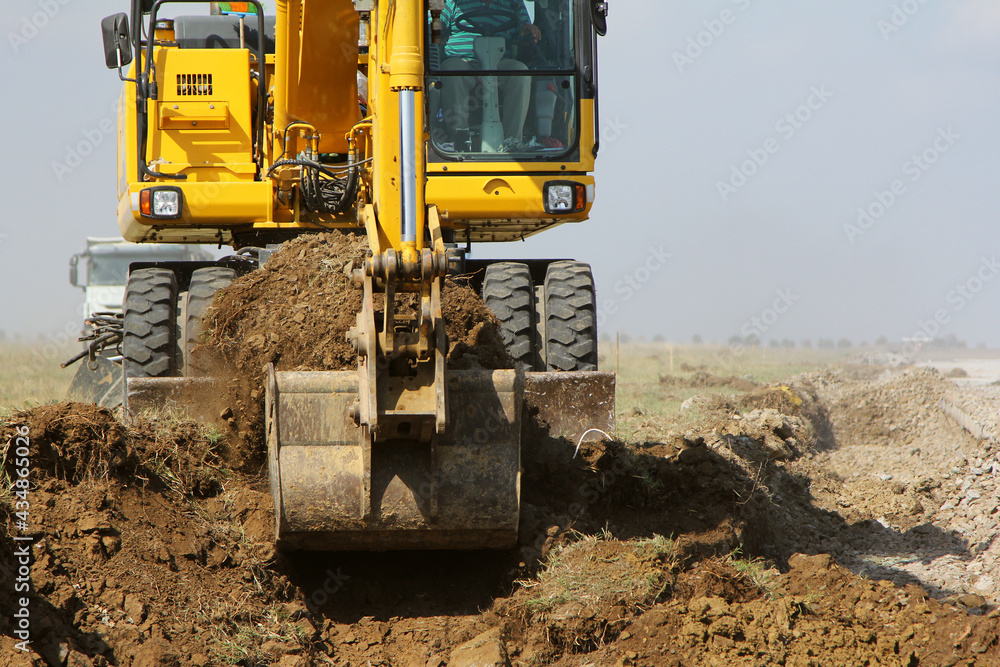 Obraz premium Crawler excavator working on a runway construction site