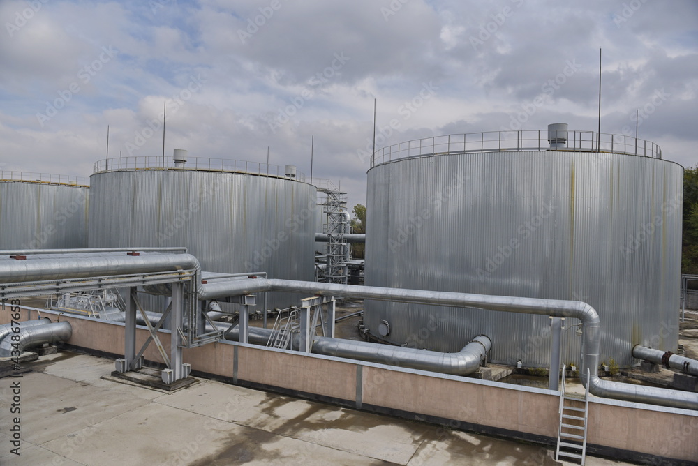 Obraz premium Almaty, Kazakhstan - 10.23.2015 : Pipes and fuel tanks for urban thermal power plant operation