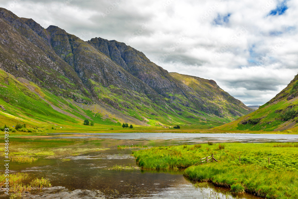 Obraz premium the glen coe valley in the scottish highlands