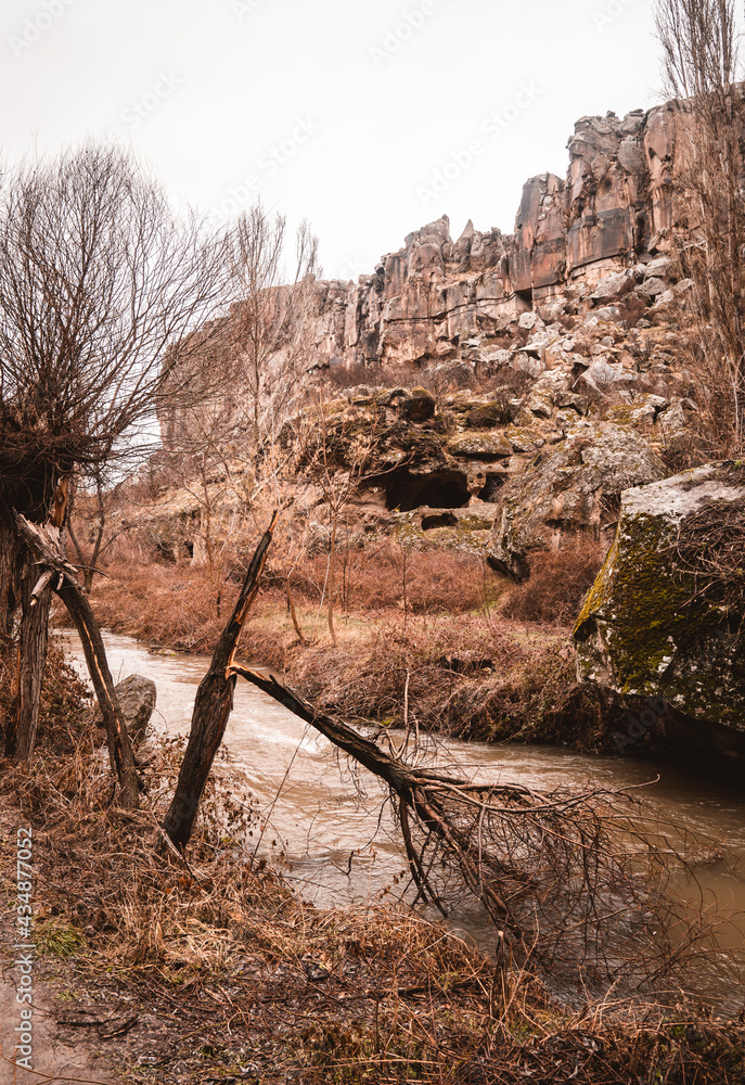 Obraz premium Hiking paths through the landscapes inside the Canyon of the Ihlara Valley in Cappadocia, Turkey on a rainy day in autumn