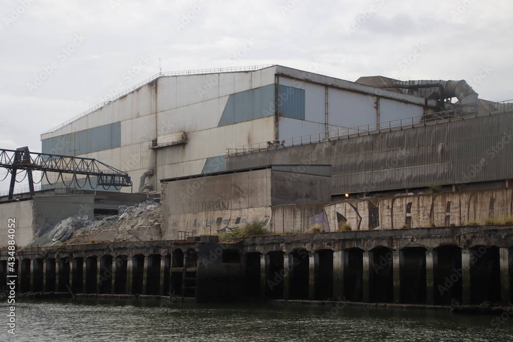 Industrial environment in the estuary of Bilbao Industrial environment in the estuary of Bilbao