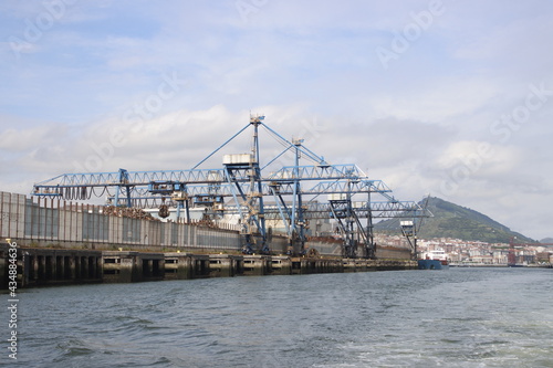 Industrial environment in the estuary of Bilbao © Laiotz
