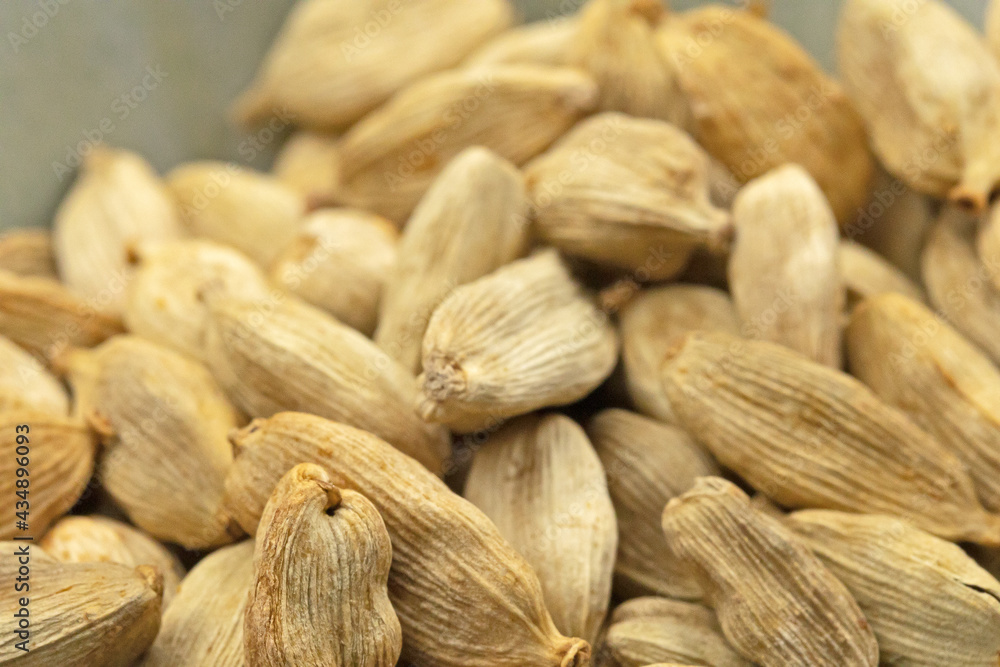 Fototapeta premium plusieurs cardamome en gros plan