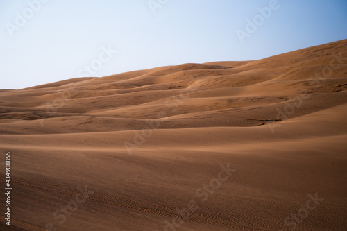 Beautiful desert scenery, richly detailed natural background pictures, located in the Badain Jaran Desert, Inner Mongolia, China.