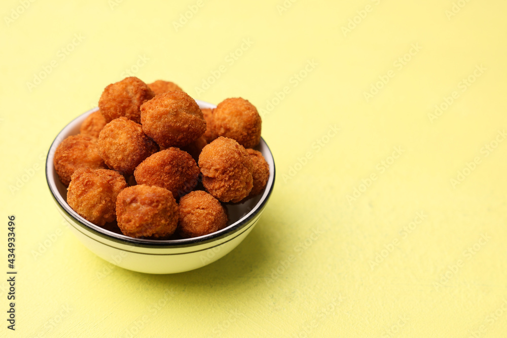 Crunchy chicken popcorn balls chicken nuggets bites for fast food meals , fried snack appetizer lean meat balls kids favorite snack Crunchy chicken popcorn balls chicken nuggets bites for fast food meals , fried snack appetizer lean meat balls kids favorite snack