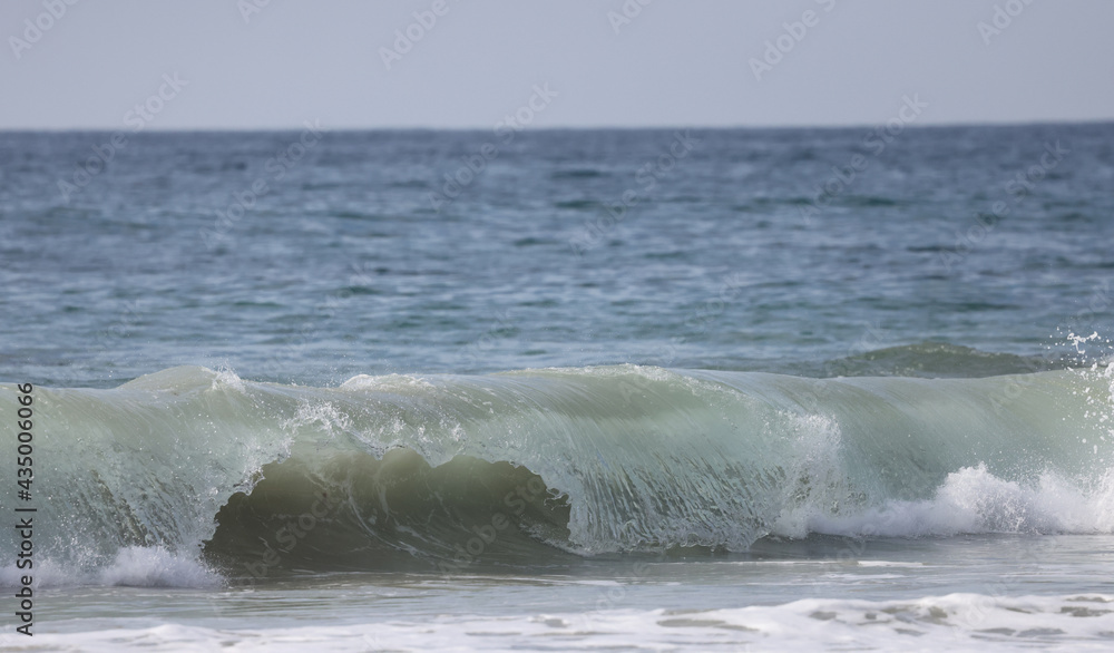 Fototapeta premium waves on the beach