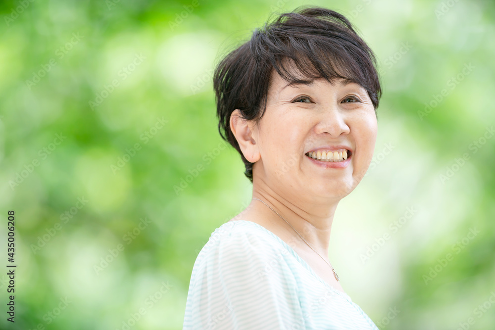 女性・新緑 女性・新緑