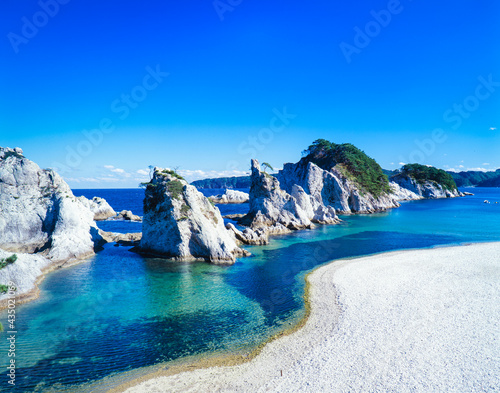 ブルーの海と浄土ヶ浜