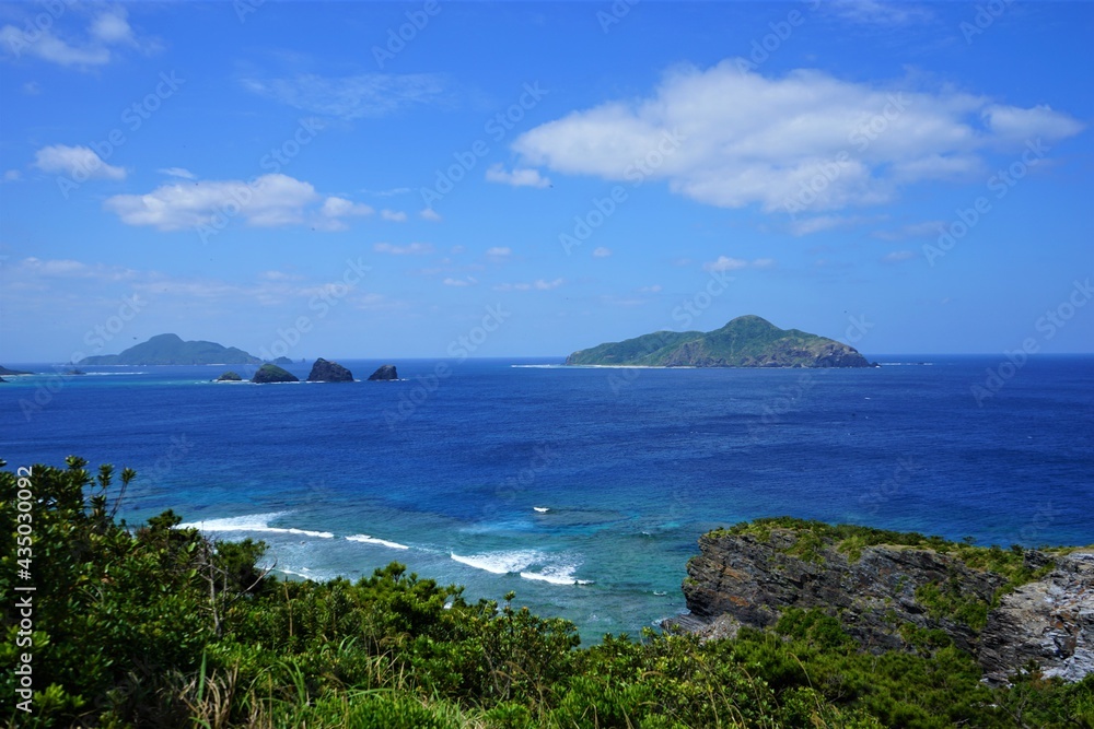 Beautiful blue ocean view from Unaji-no-sachi observation deck in Zamami island, Okinawa, Japan - 沖縄 座間味島 女瀬の崎展望台からの眺望