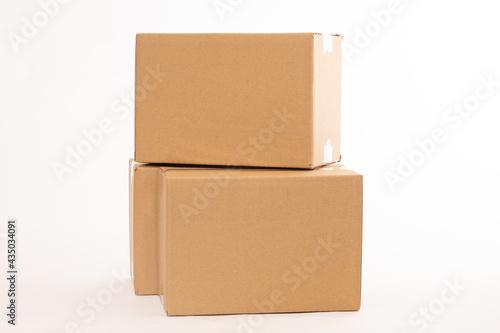 Corrugated box for express delivery © Mulin