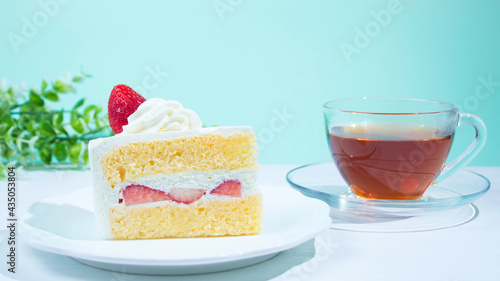 苺のショートケーキ（断面）（日本で長い間人気のケーキ） photo