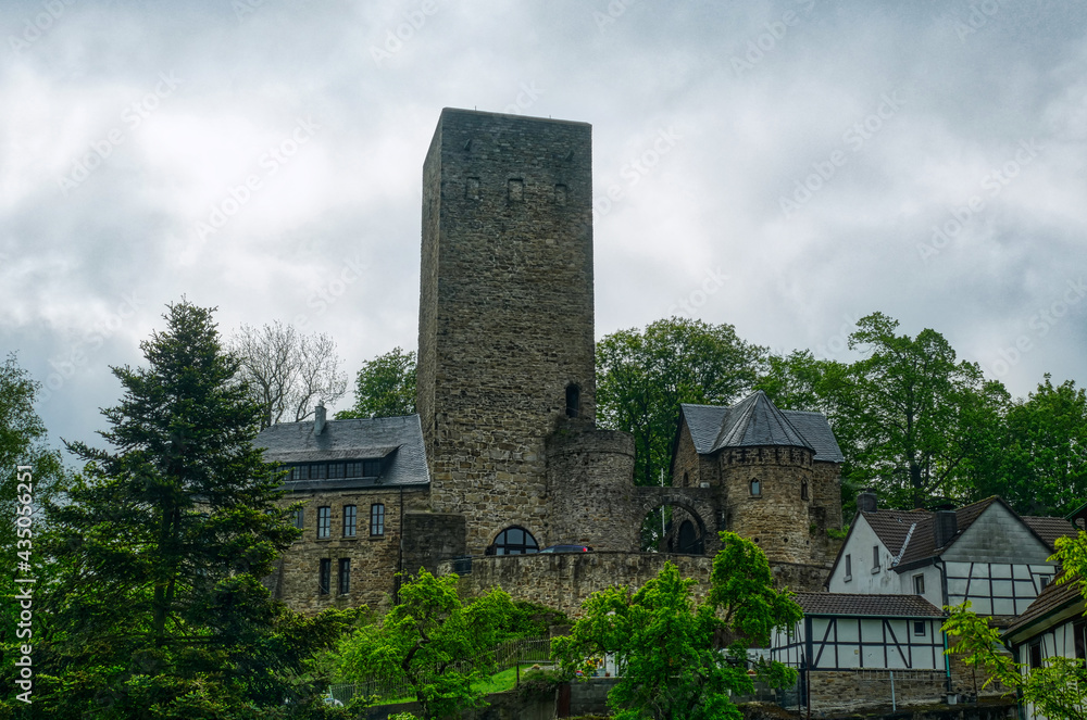 Historische Burg auf einem Berg in Hattingen Blankenstein