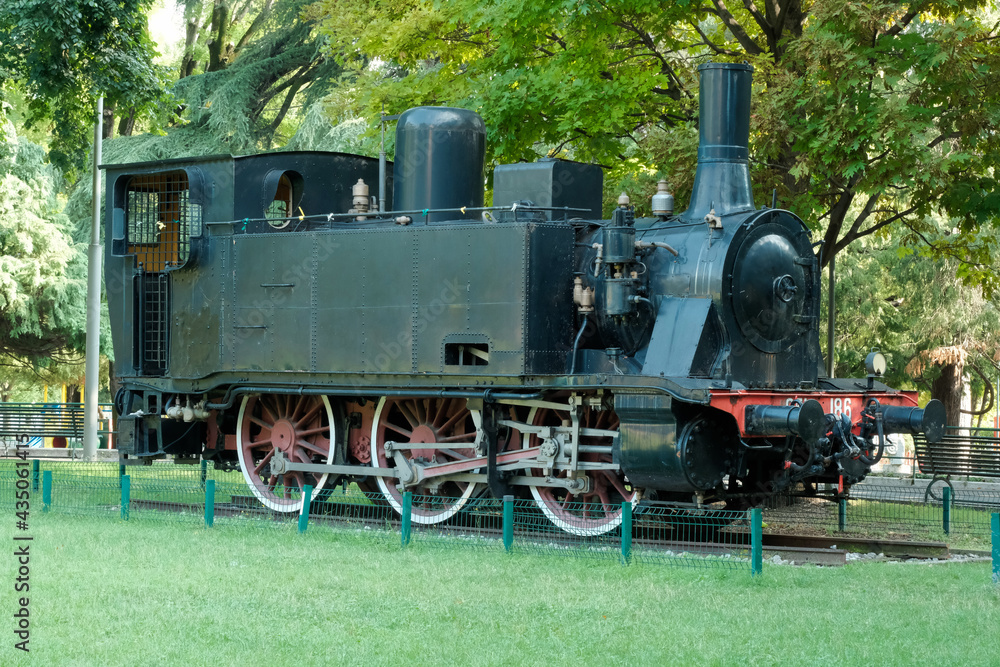 La locomotiva esposta ai Giardini a lago di Como, Italia. La locomotiva esposta ai Giardini a lago di Como, Italia.