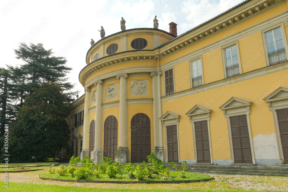L'esterno di Villa Saporiti a Como.