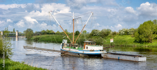 Wallpaper Mural Panorama eines alten Aalschokker (Fischkutter) auf der Weser bei Drakenburg / Nienburg Torontodigital.ca