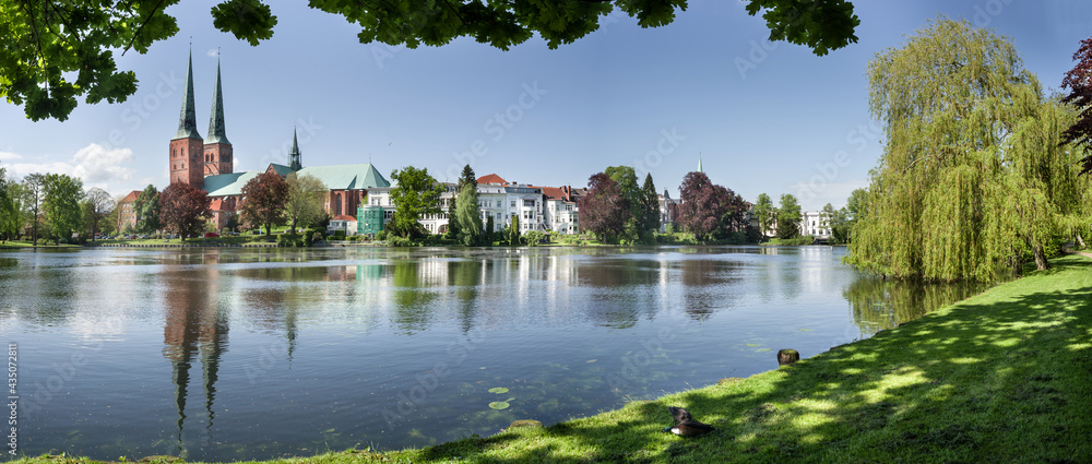 Panorama Lübeck am Mühlenteich Frühling entzerrt
