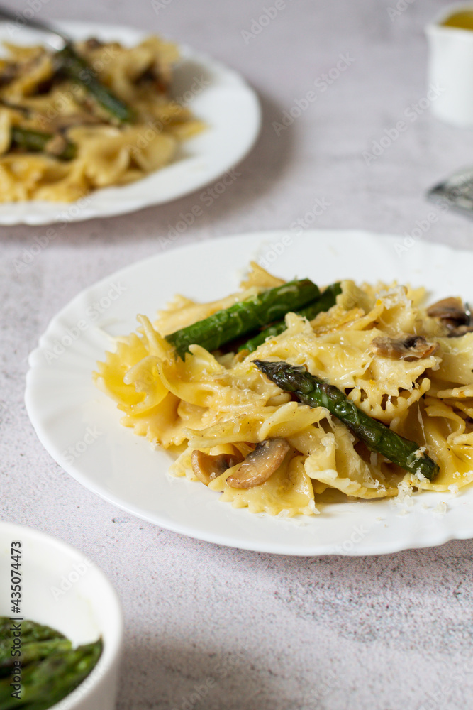 pasta with pesto and asparagus 