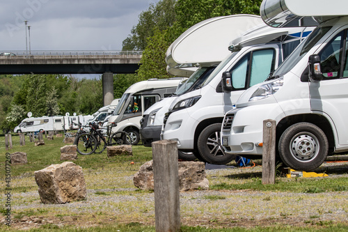 Wohnmobile überfluten zu Pfingsten Stellplätze und Campingplätze photo