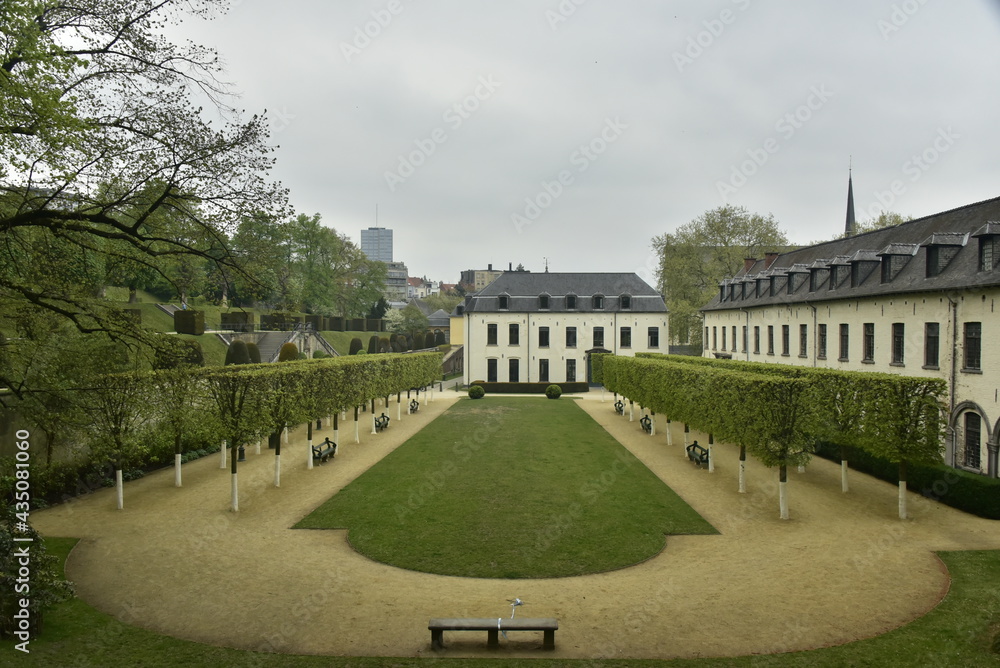 Le patio principal du jardin de l'abbaye de la Cambre à Bruxelles