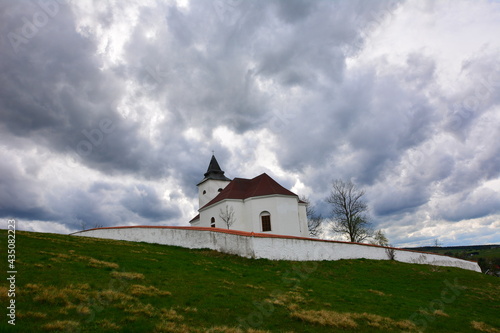 Kirche und Friedhof Kalek Böhmen CSSR