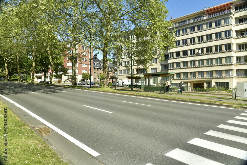 L'avenue de Tervuren sans circulation pendant le premier confinement de la crise sanitaire due au COVID 19 ,à Woluwe-St-Pierre L'avenue de Tervuren sans circulation pendant le premier confinement de la crise sanitaire due au COVID 19 ,à Woluwe-St-Pierre