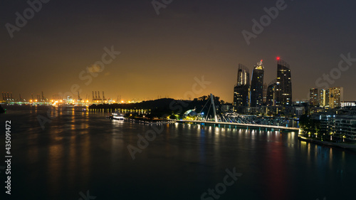 Der Hafen von Singapur bei Nacht © Ahmed