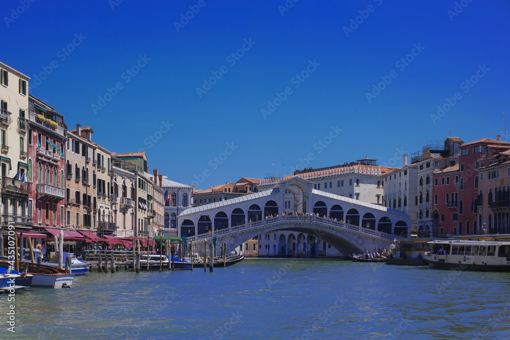 gondola passing under Venice bridge Ponte di Realto