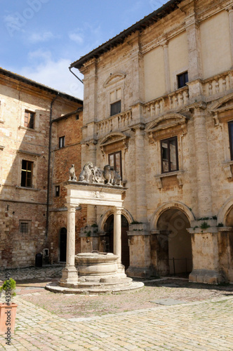 Löwen-Brunnen in Montepulciano