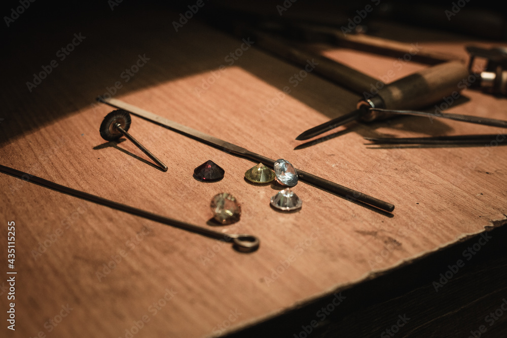 Fototapeta premium diamonds and jewelry tools