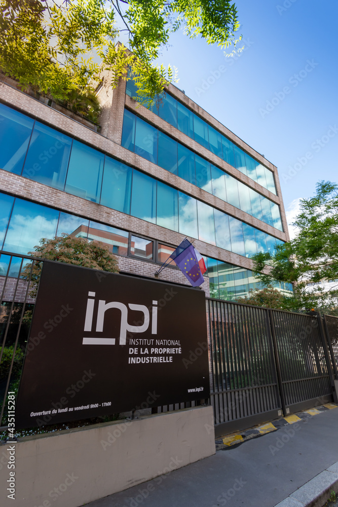 Avis Sur Institut National De La Propriété Industrielle Courbevoie, France - 22 mai 2021: Vue extérieure du siège social de l