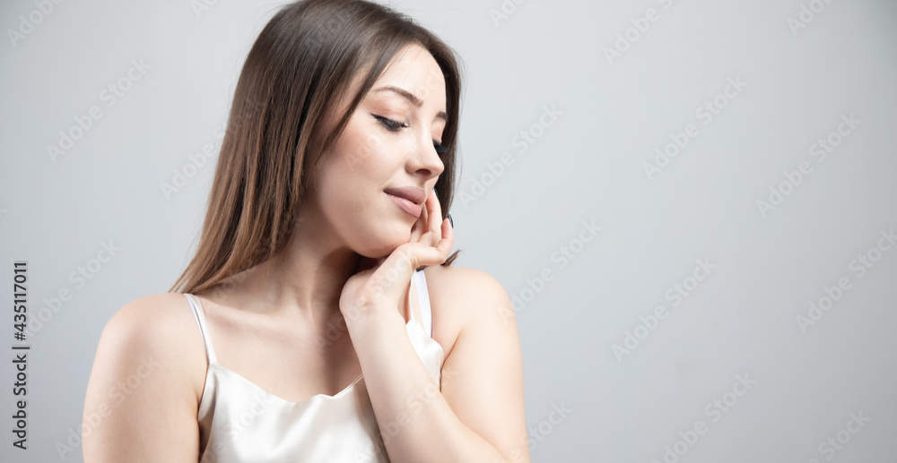 The smileing beautiful young woman The smileing beautiful young woman