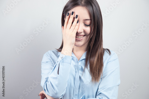 Cuadro en lienzo happy embarrassing woman hand in face