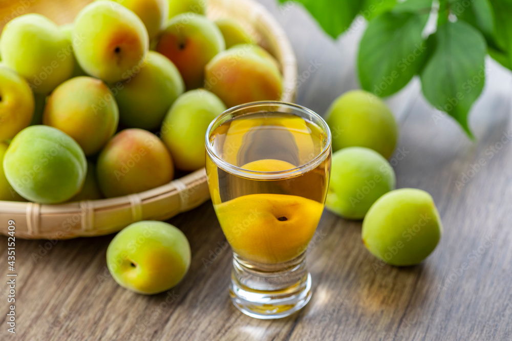 梅の実と梅酒 青梅 Stock 写真 Adobe Stock