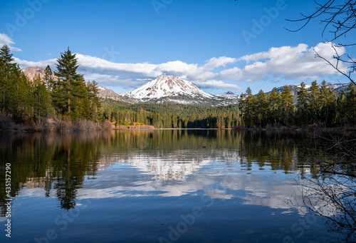 Fotografía Lake reflection on Lassen National Park - California