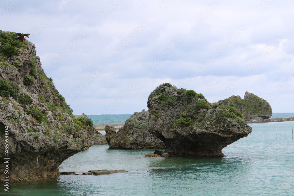 岩と海 岩と海