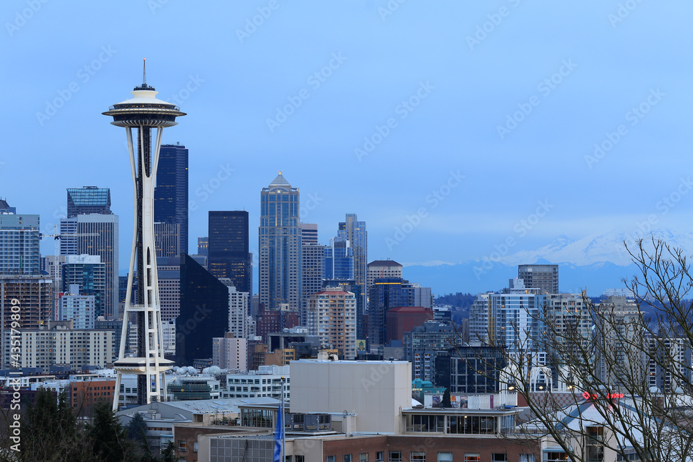 Space Needle, Seattle Skyline and Mount Rainier, view from Kerry Park