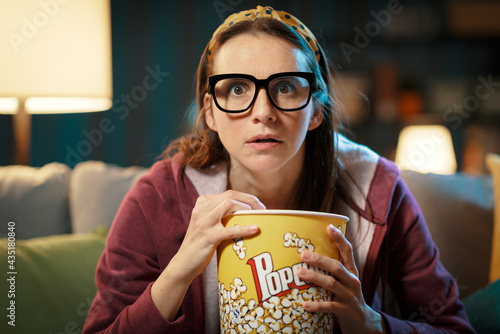 Fotografia Woman watching a suspense movie