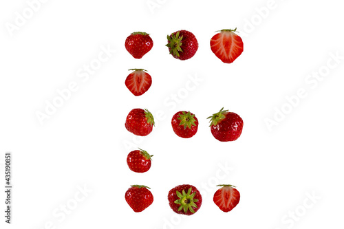 Reife Bio-Erdbeeren und weißer Hintergrund.