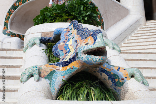 Принти на полотні mosaic lizard guarding the entrance to the park