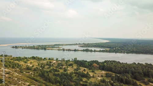Φωτογραφία A areal shot of on Vistula Przekop - an area where Vistula river is merging with Baltic Sea on Sobieszewo island, Poland