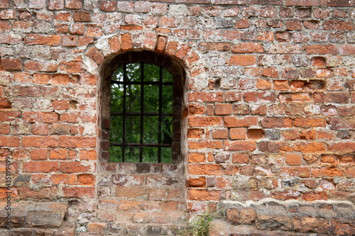 Burg  Ruine  Schlo    alt  Backstein  Fenster