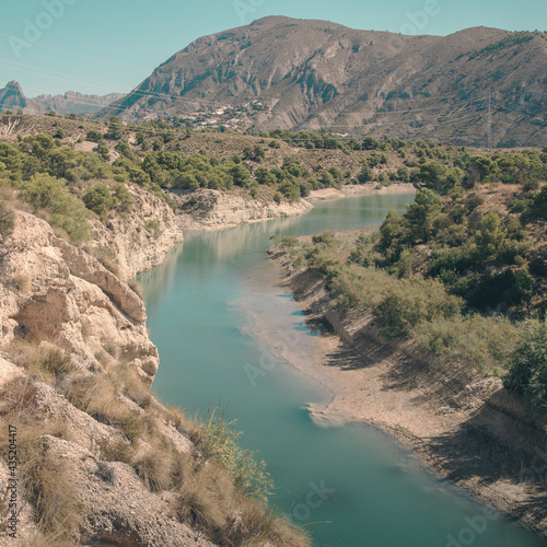 rivière au milieu de nul part