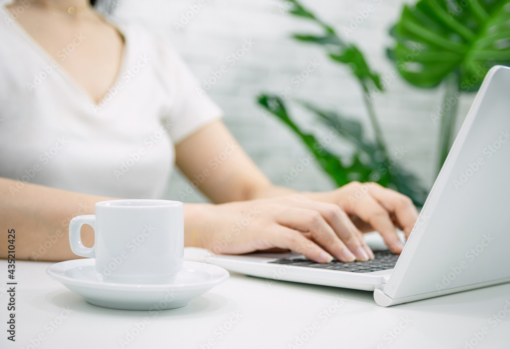 Women used to work with computers online business Women used to work with computers online business