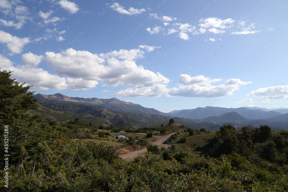 Montañas y camino, Patagonia. 
