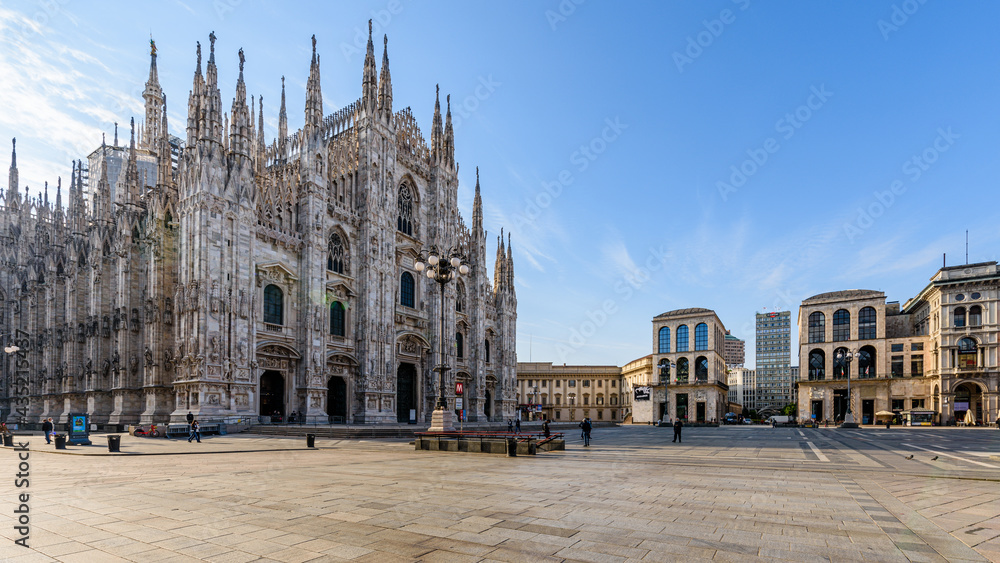 Fototapeta premium Milano Piazza Duomo cattedrale