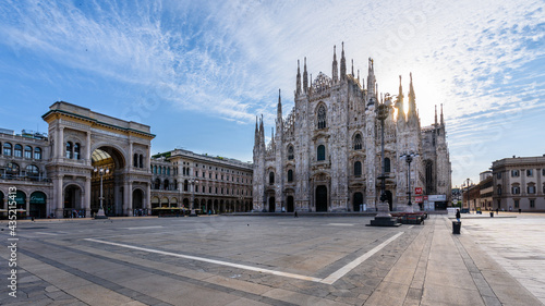Milano Piazza Duomo cattedrale  photo
