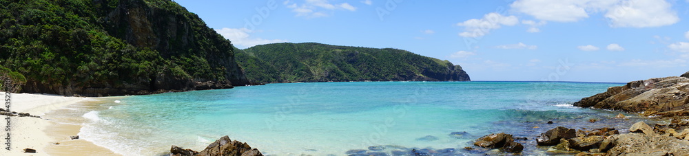 Beautiful summer scenery. calm waves on the blue water. Yuhina Beach in Zamami island, Okinawa, Japan. Panoramic view - 日本 沖縄 座間味島 ユヒナ 海岸	