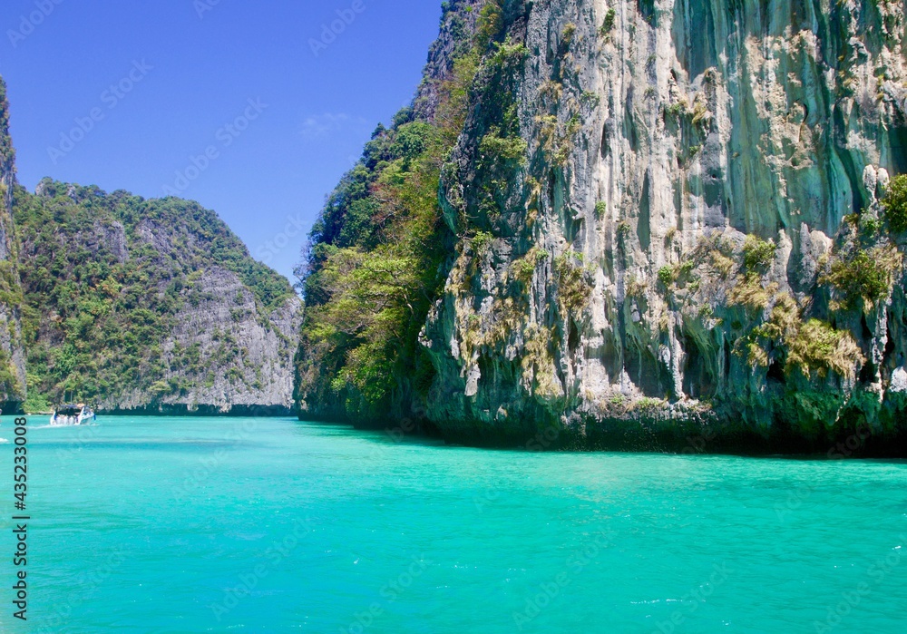 Amazing turquoise sea watercolor of Pileh bay, Phi Phi island, Thailand Amazing turquoise sea watercolor of Pileh bay, Phi Phi island, Thailand