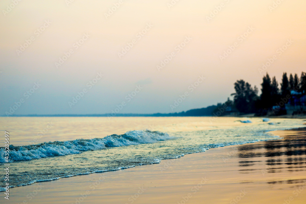 Obraz premium sunrise on the beach