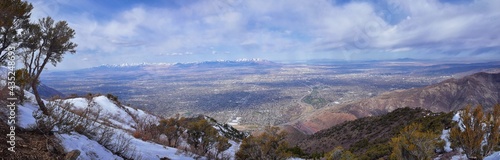 фотографія Rocky Mountains landscape views from Grandeur Peak hiking trail, Bonneville Shoreline Pipe Line Overlook Rattlesnake Gulch trail, Wasatch Front, by Salt Lake City, Utah